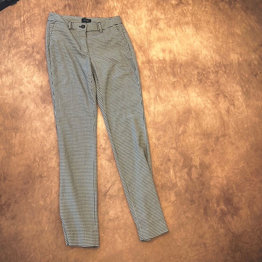 White House Black Market “The Slim” Houndstooth Pants size 0
